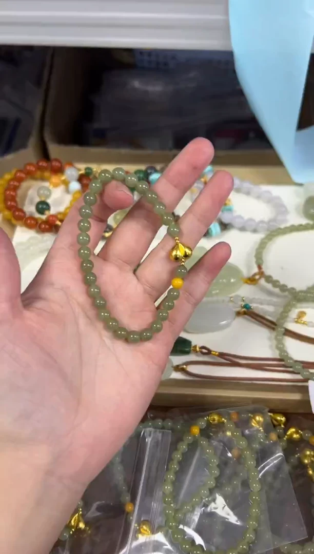 项链未镶嵌和田玉和田玉晴水蜜蜡屁桃小米珠款手链[0039]