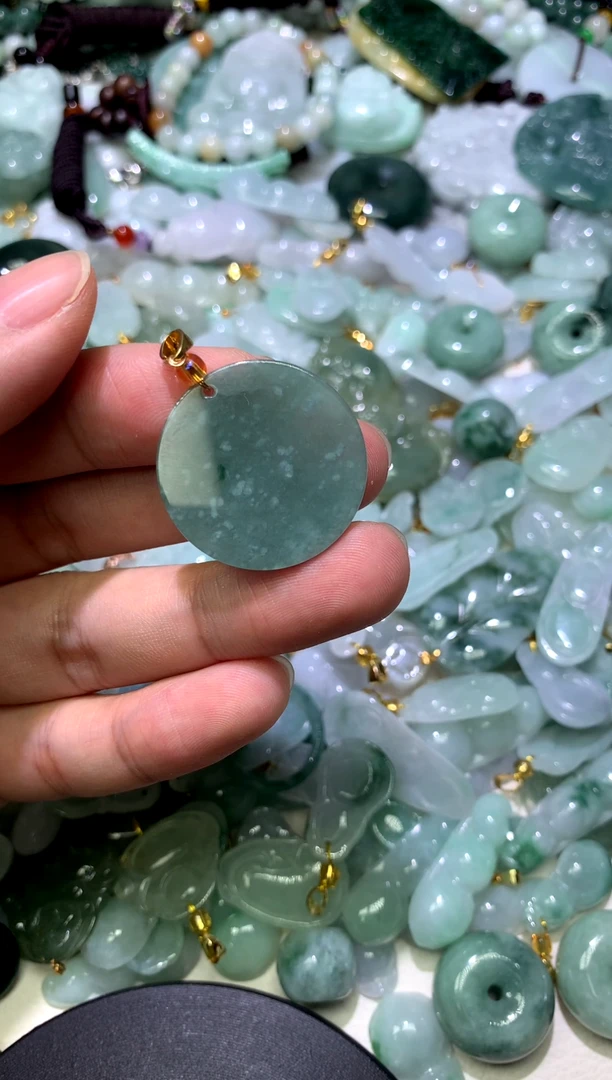 颈饰未镶嵌翡翠1