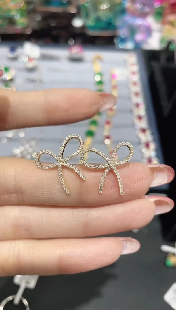 18K金镶嵌耳饰钻石·