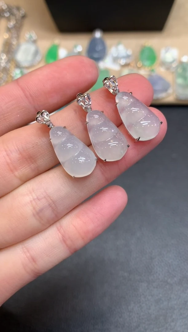 【闪购商品】翡翠颈饰18K金镶嵌福豆【无服务费】【多样性发其一】