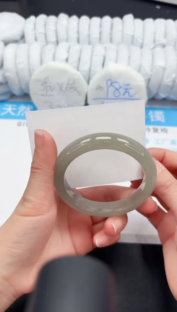 【闪购商品】石英质玉手镯未镶嵌21-60.7