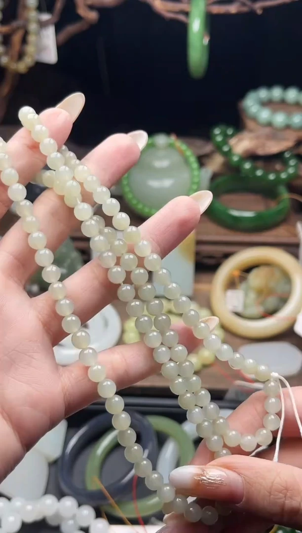 项链未镶嵌和田玉108卡6且末青白 珠链有瑕疵
