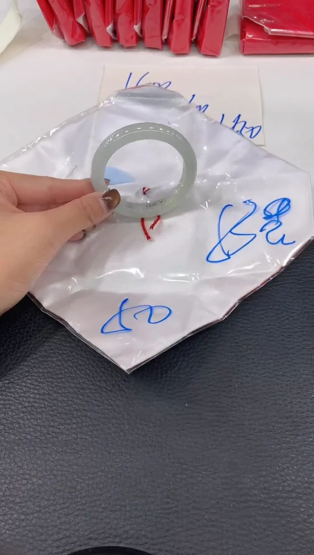 【闪购商品】翡翠手镯（贵妃镯）未镶嵌手镯