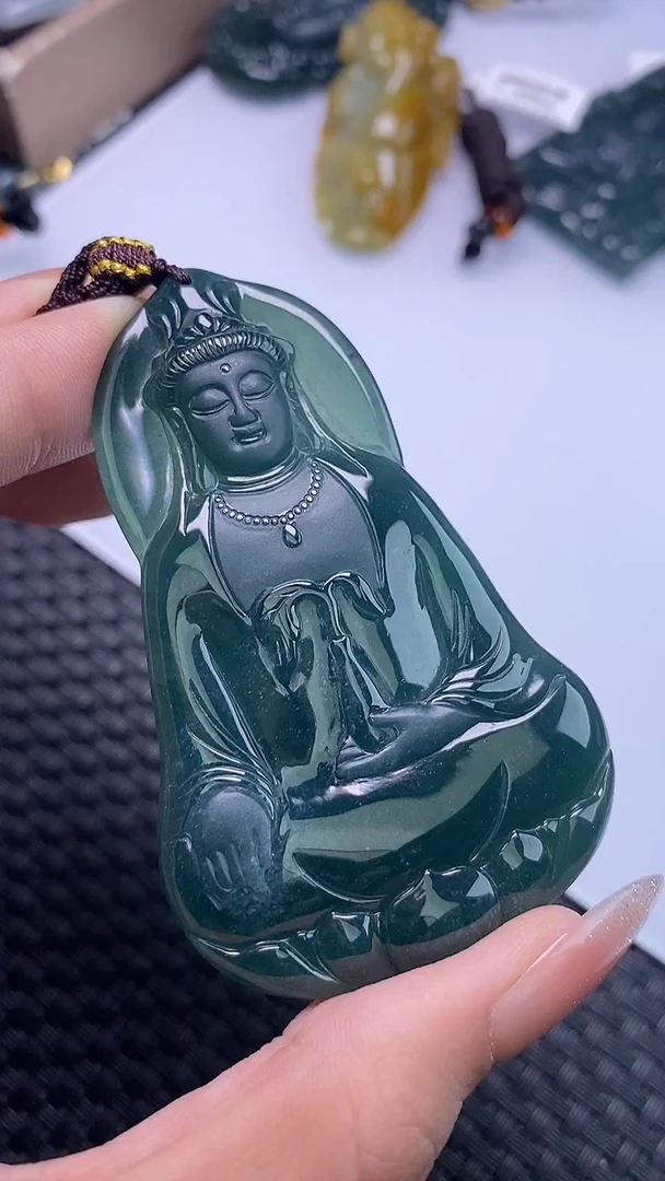 颈饰未镶嵌翡翠