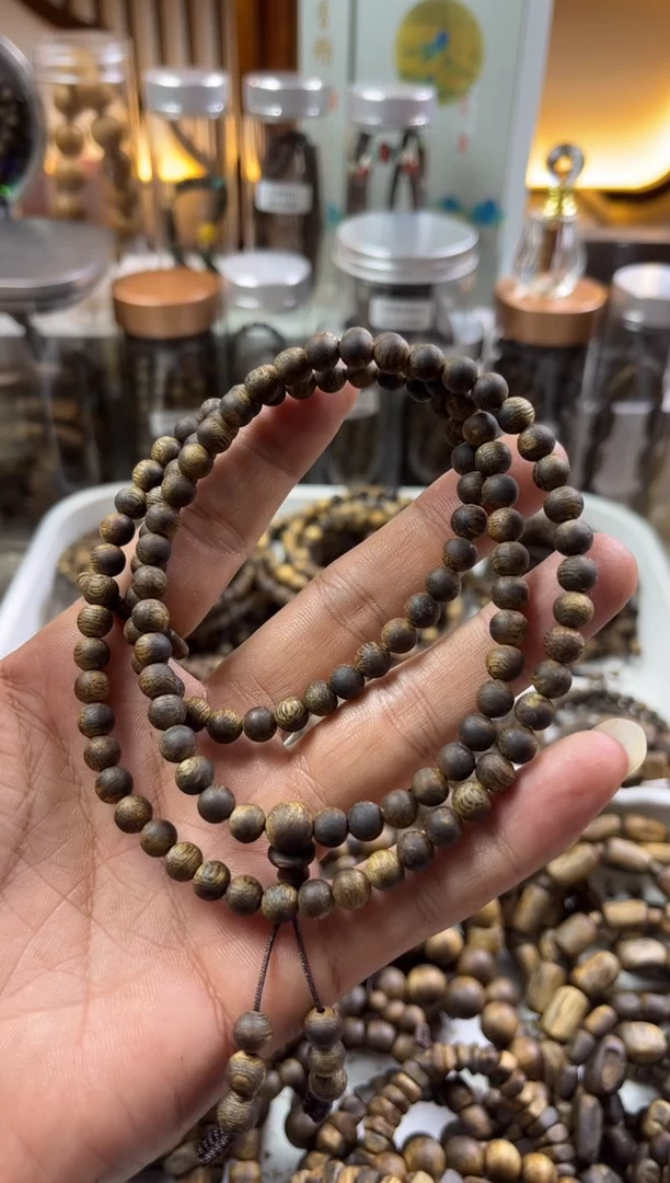 【闪购商品】沉香手串绿奇楠卡06多圈  多样性发其一