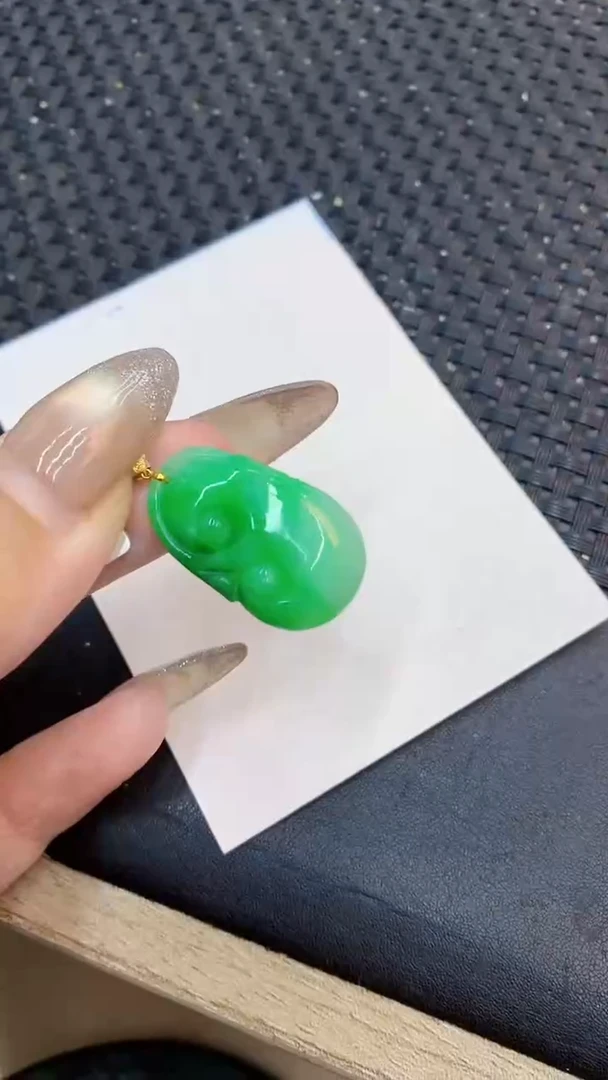 颈饰18K金镶嵌翡翠1