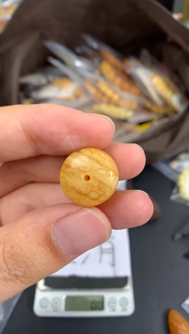 蜜蜡未镶嵌珠宝奇石256