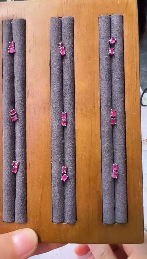 银S925镶嵌耳饰红宝石1217m062多样性发其一