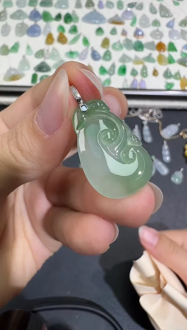 翡翠18K金镶嵌颈饰X0628-1501-523
