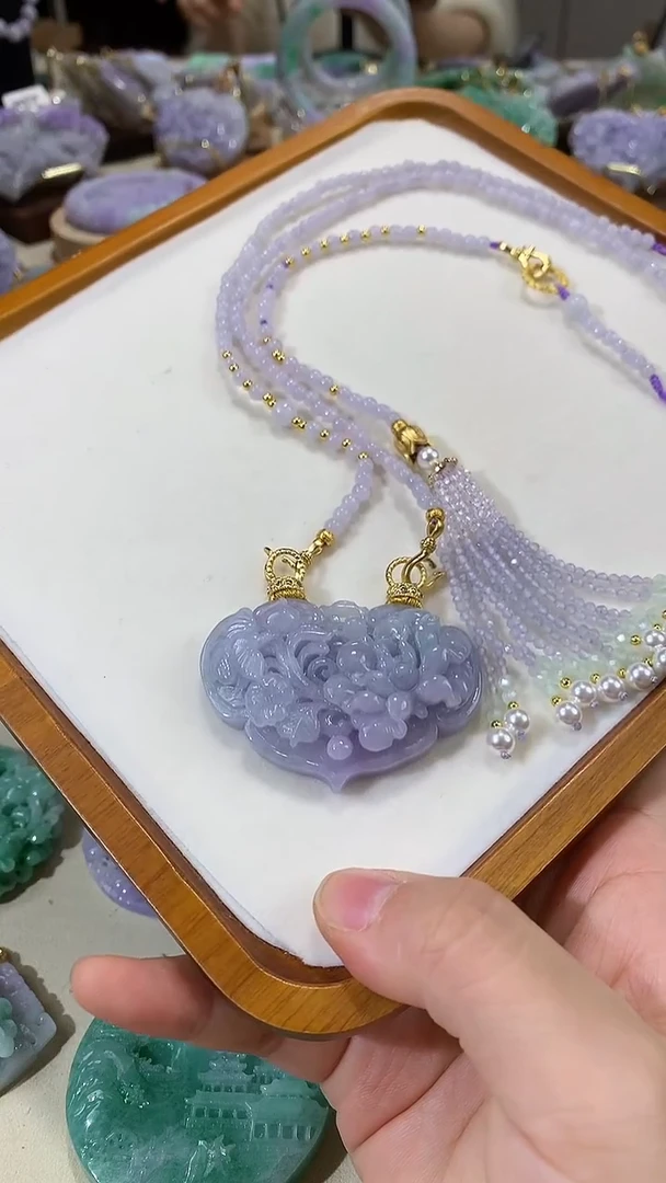 颈饰未镶嵌翡翠吊坠