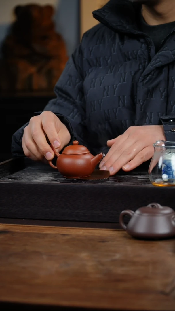 【闪购商品】紫砂茶壶110c  盔帽水平