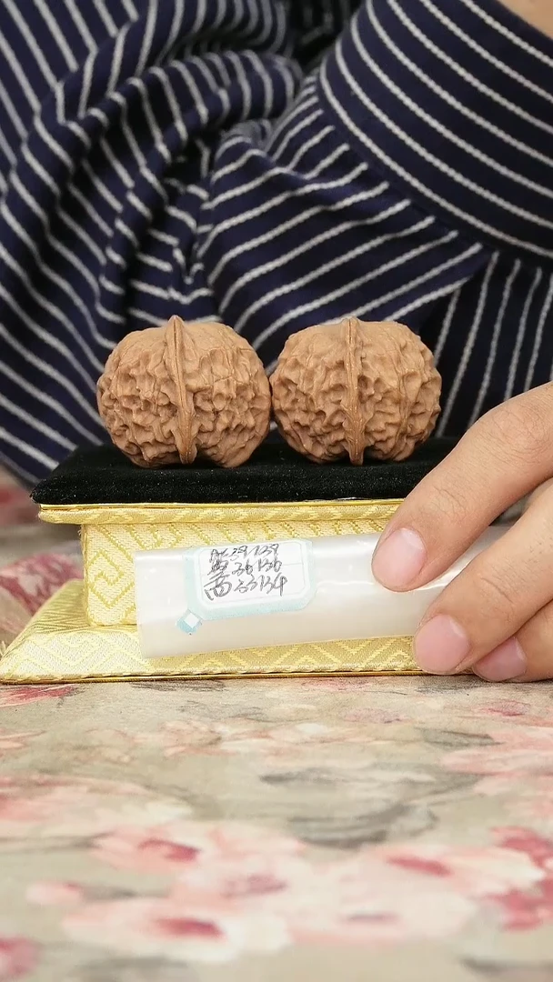 把件文玩核桃非嫁接元宝尖部有修