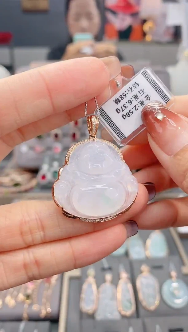 颈饰18K金镶嵌翡翠大***镜6.37