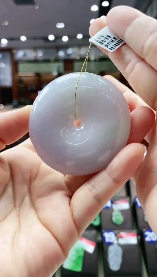 颈饰未镶嵌翡翠平安扣