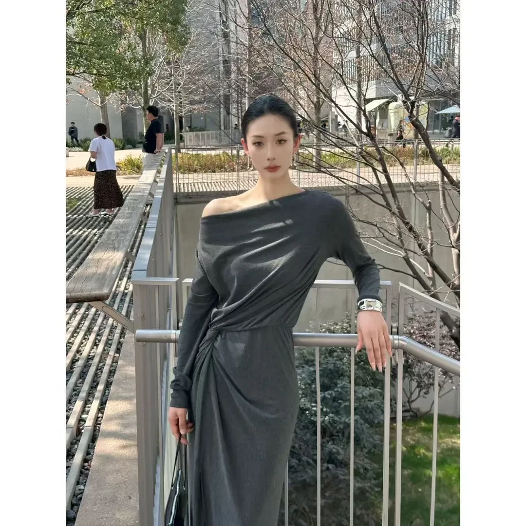 《话题女王》经典简约纽结褶皱假两件荡领宽松显瘦开衩连衣裙子女装