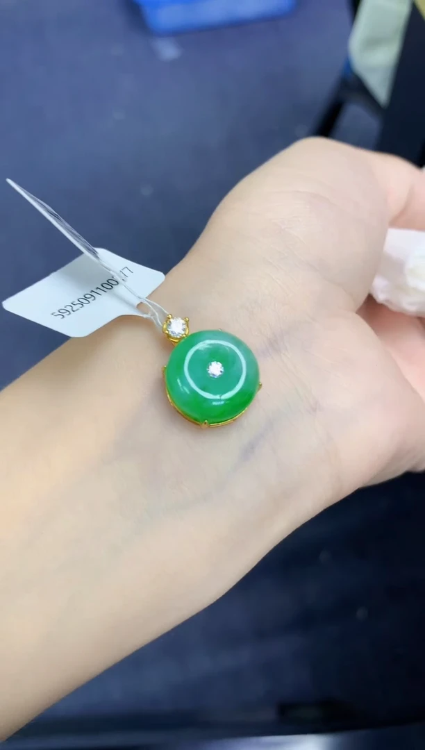 颈饰未镶嵌翡翠天然缅甸翡翠A货多样性发一件