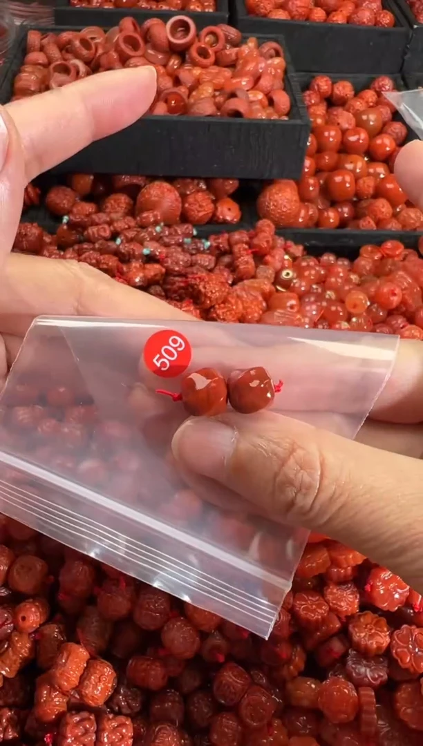 南红玛瑙未镶嵌颈饰1