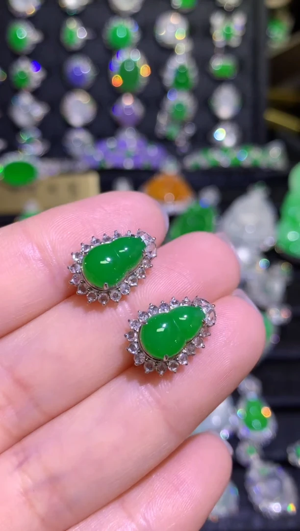 【闪购商品】翡翠耳饰18K金镶嵌高冰满绿葫芦耳包