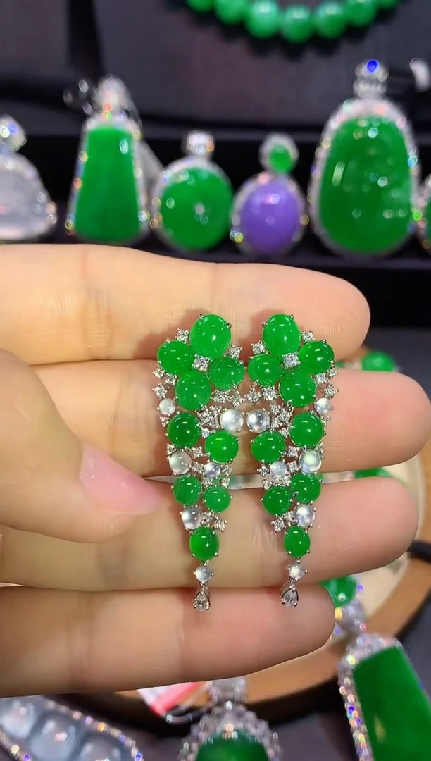 翡翠18K金镶嵌耳饰耳钉