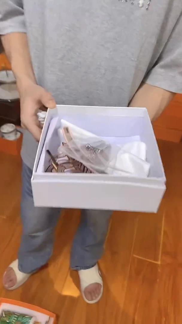 杯鸿辉家品牌瓷器，京东包邮！粉鲨鱼夹