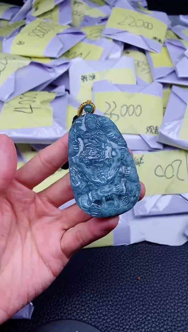 翡翠未镶嵌颈饰