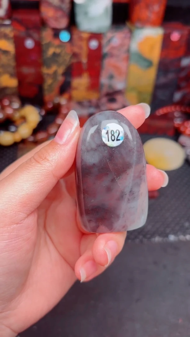 玉桂林鸡血玉印章摆件182