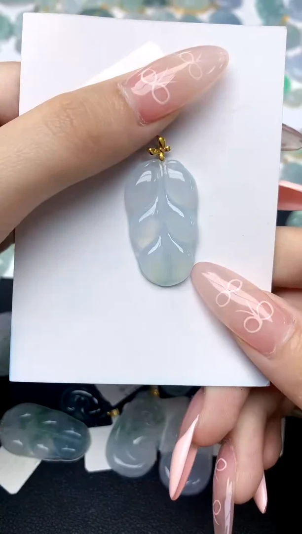 翡翠18K金镶嵌颈饰天然A货翡翠