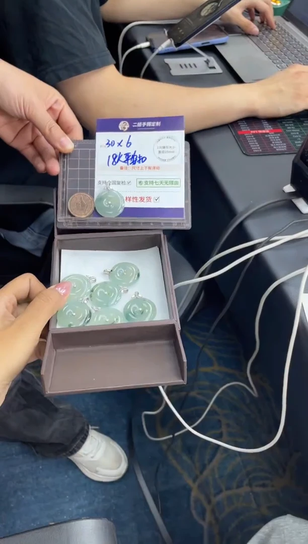 18K金镶嵌挂件翡翠高货平安扣FL18多样性发其一CP配链