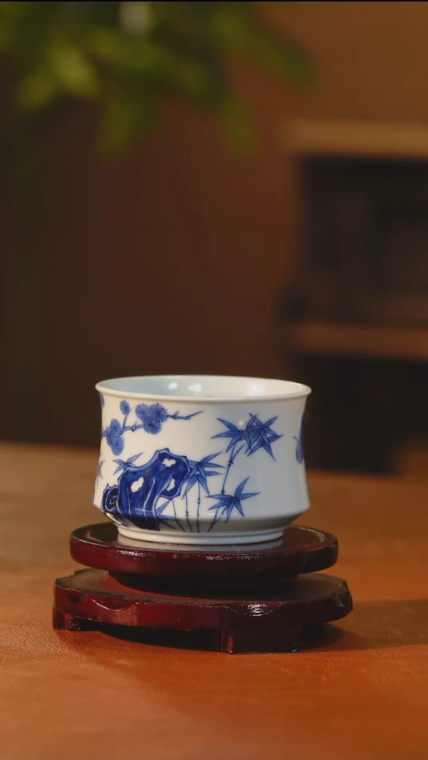 立勤堂青花松竹梅马蹄杯