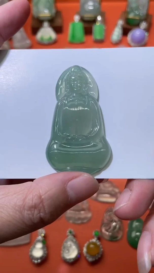 颈饰未镶嵌翡翠素衣观音54.4/30.7/5.3