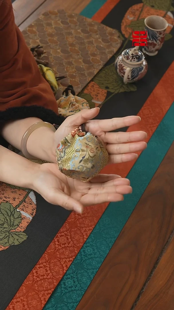 【闪购商品】品茗杯袋万字纹········