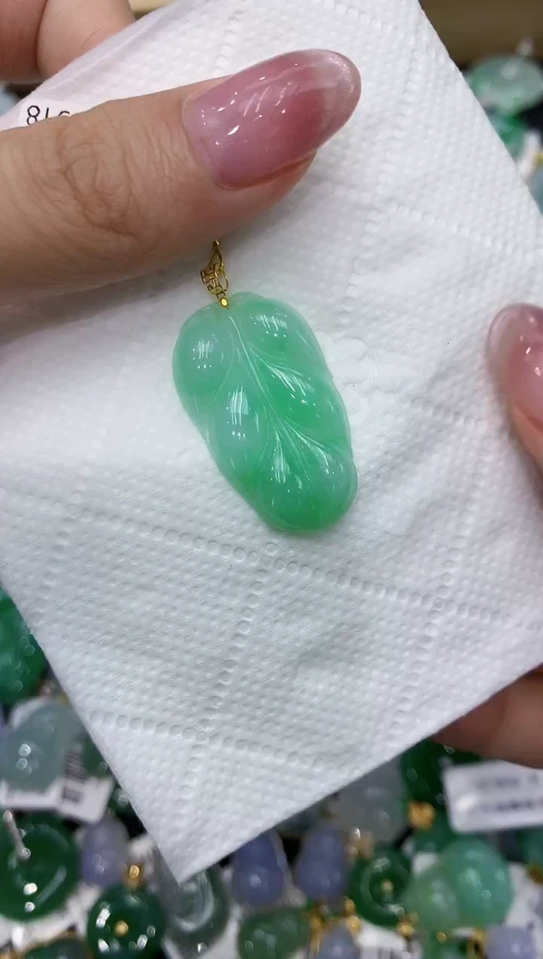 翡翠18K金镶嵌颈饰111111111111