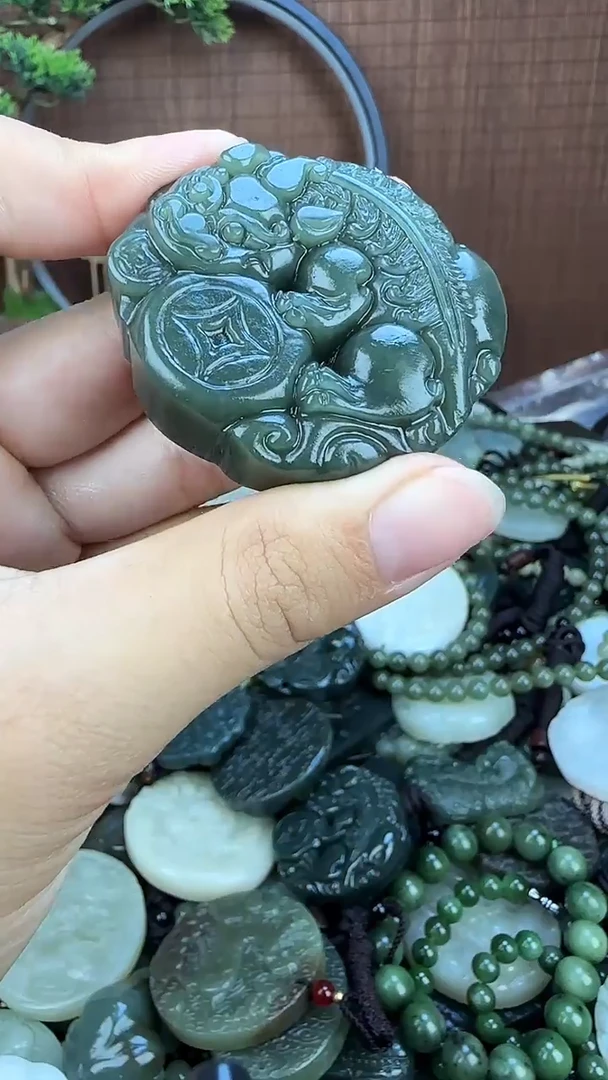 和田玉未镶嵌颈饰1