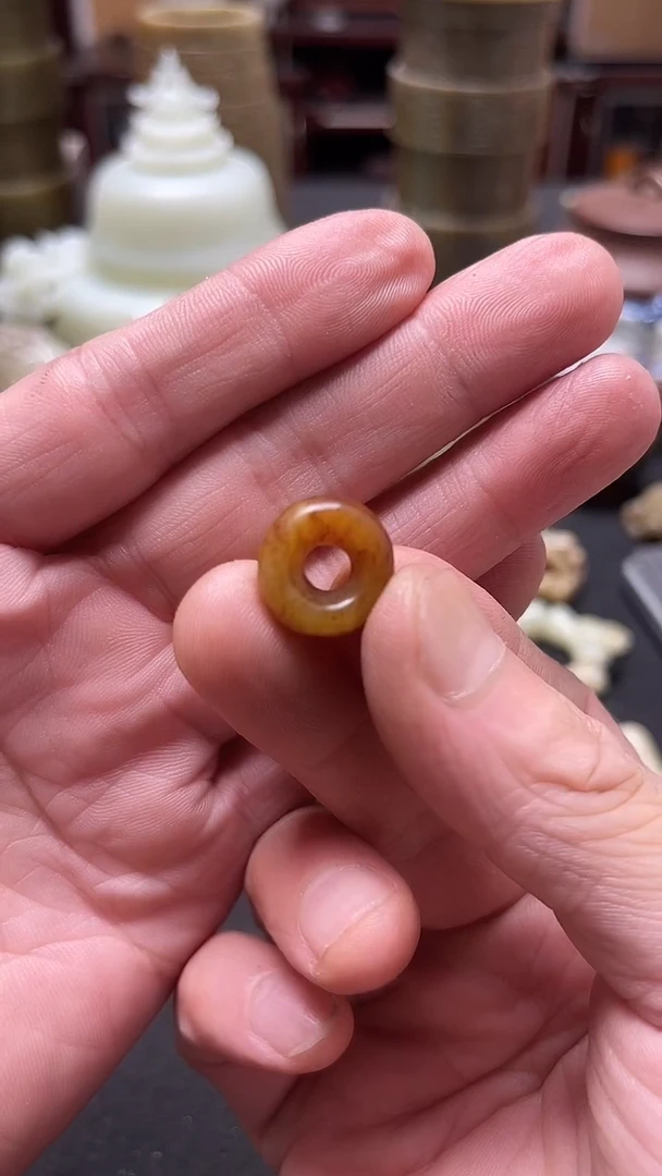 和田玉未镶嵌颈饰.