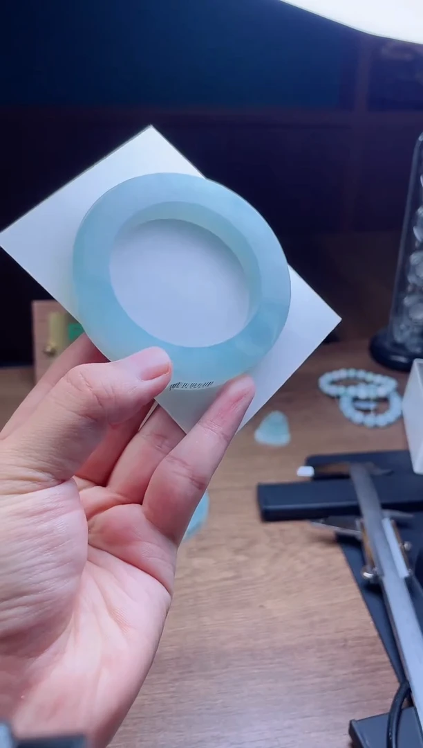 未镶嵌手镯定制翡翠梅*?定制