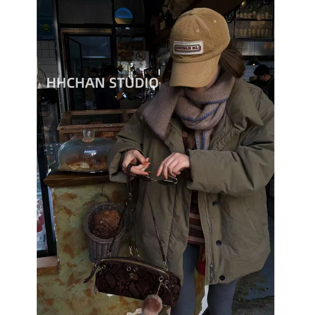 HH.CHAN “榛果欧包“白鹅绒设计师款特调卡其绿中长羽绒HH55Q41579