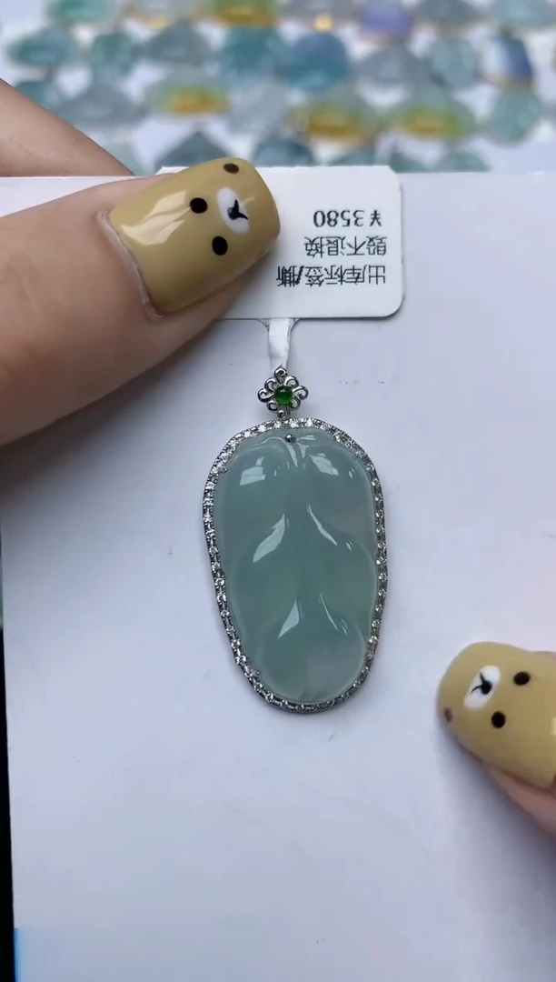 翡翠18K金镶嵌颈饰天然翡翠A货