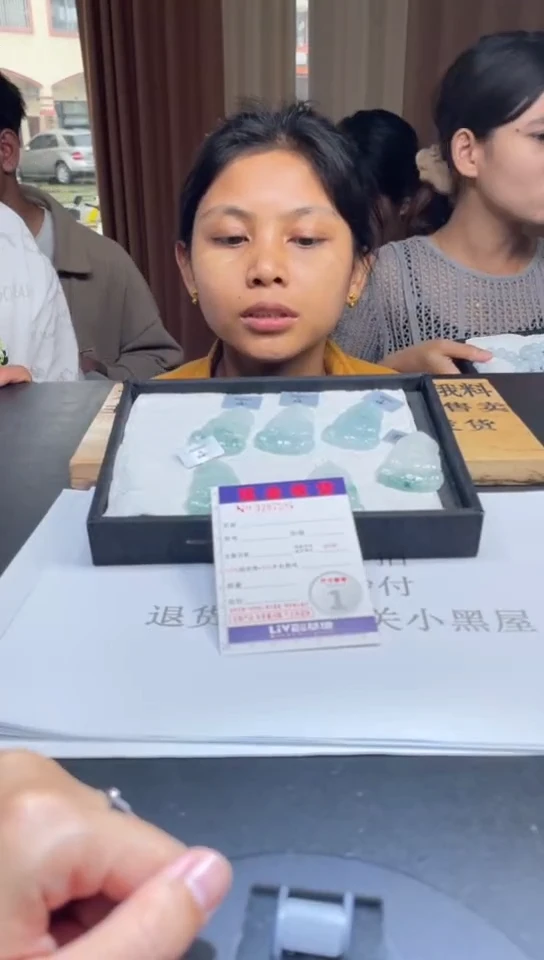 定制翡翠未镶嵌未抛光毛货多样性发其一拍一发一7594