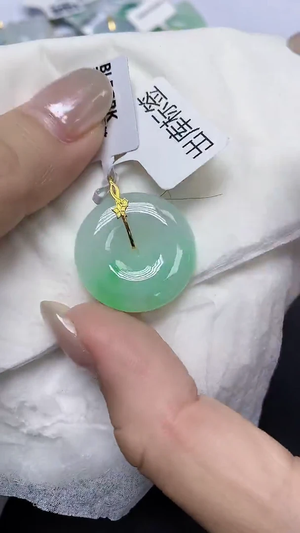 翡翠18K金镶嵌颈饰天然缅甸翡翠A货