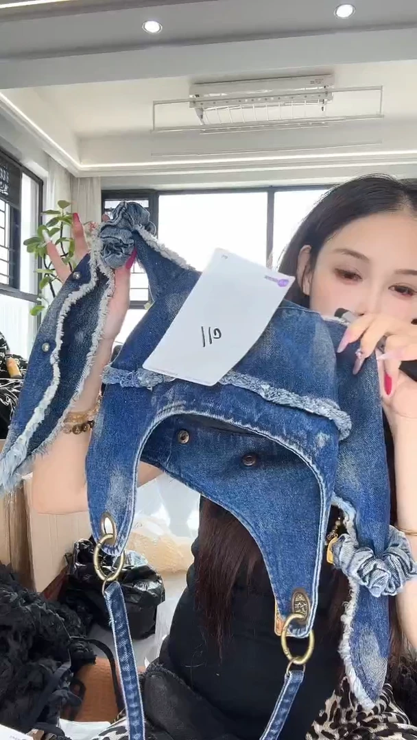 涤纶（聚酯纤维）蓝色110