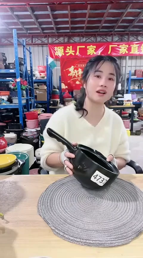 【闪购商品】瑕疵黑色手把奶锅不带盖不圆4737