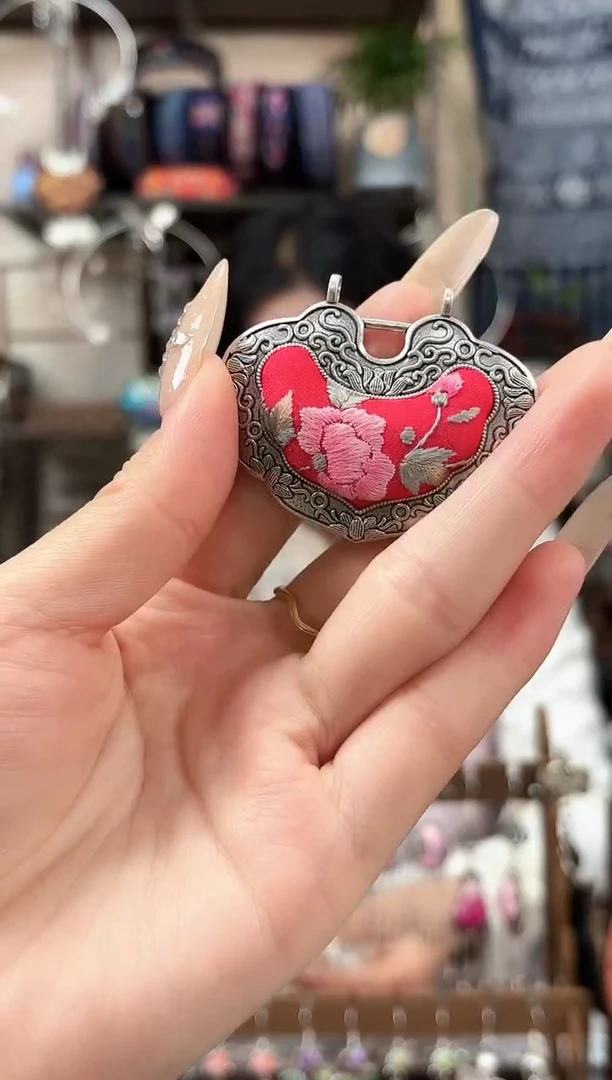 织绣民族风非遗老绣苗银饰品194