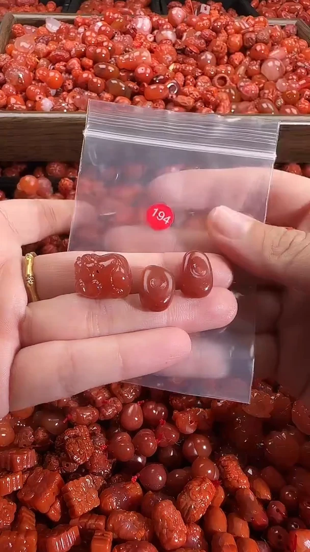 颈饰未镶嵌南红玛瑙1