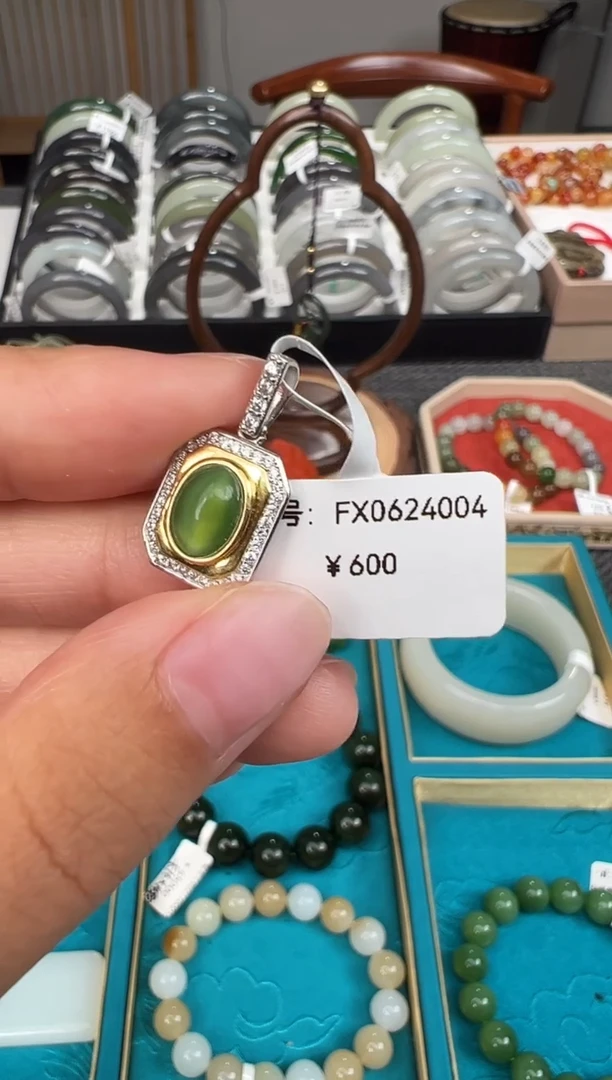 和田玉未镶嵌颈饰吊坠 FX