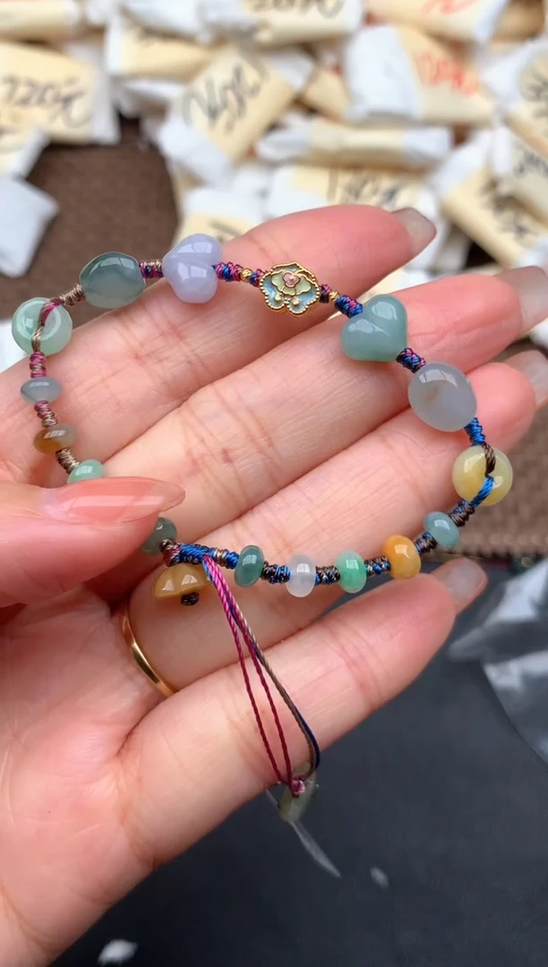 18K金镶嵌挂件翡翠—