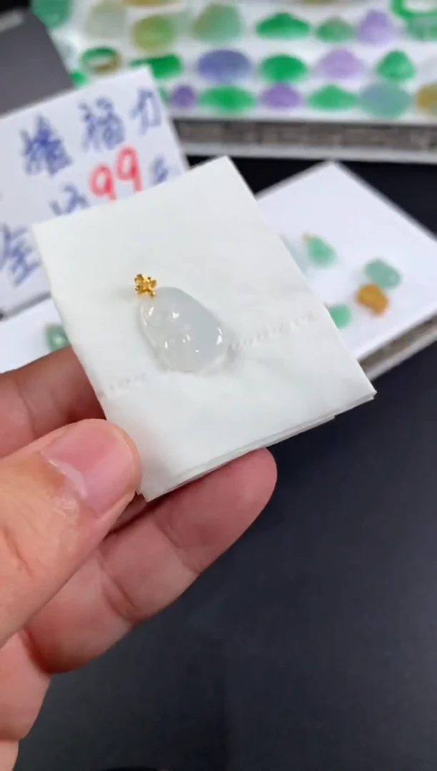 颈饰18K金镶嵌翡翠卷***屋翡翠