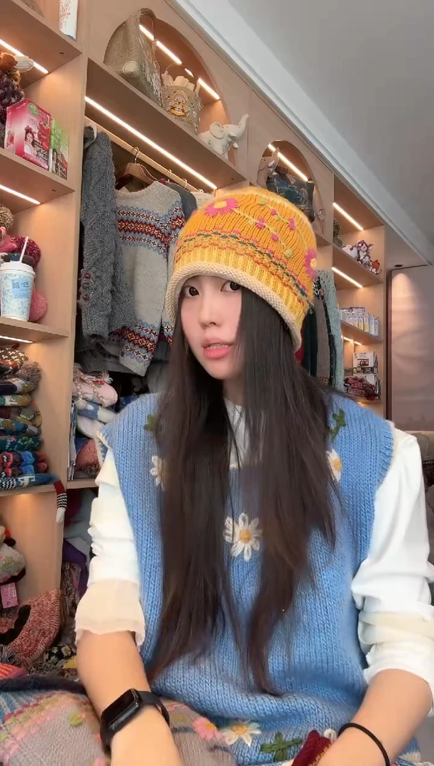 羊毛黄色刺绣羊毛帽