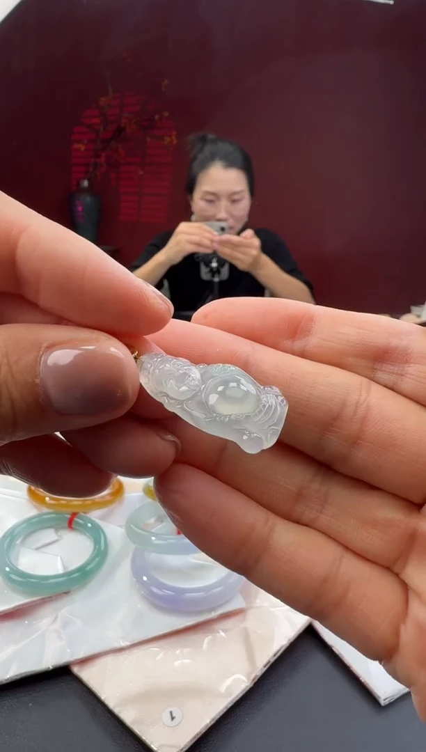 颈饰18K金镶嵌翡翠财神爷