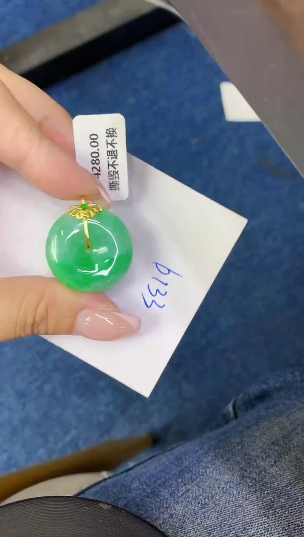 翡翠18K金镶嵌颈饰缅甸天然翡翠A货