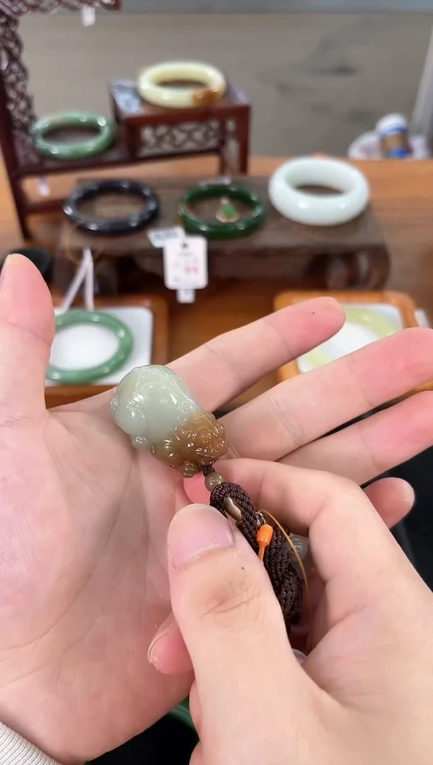 吊坠(不含链)未镶嵌和田玉若羌糖黄 貔貅